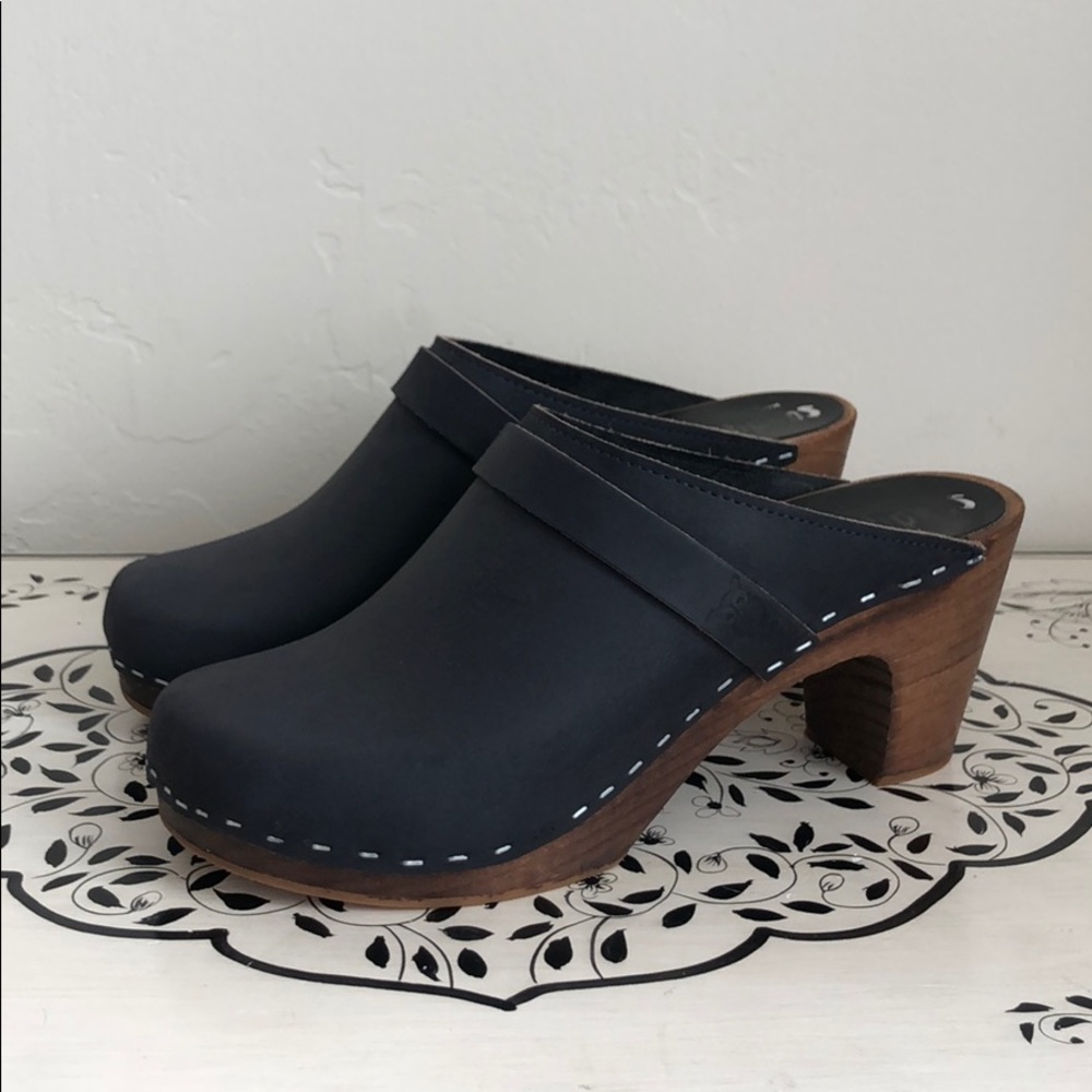 Sangrens Maya Navy Clog w/ High Heel, Dark base